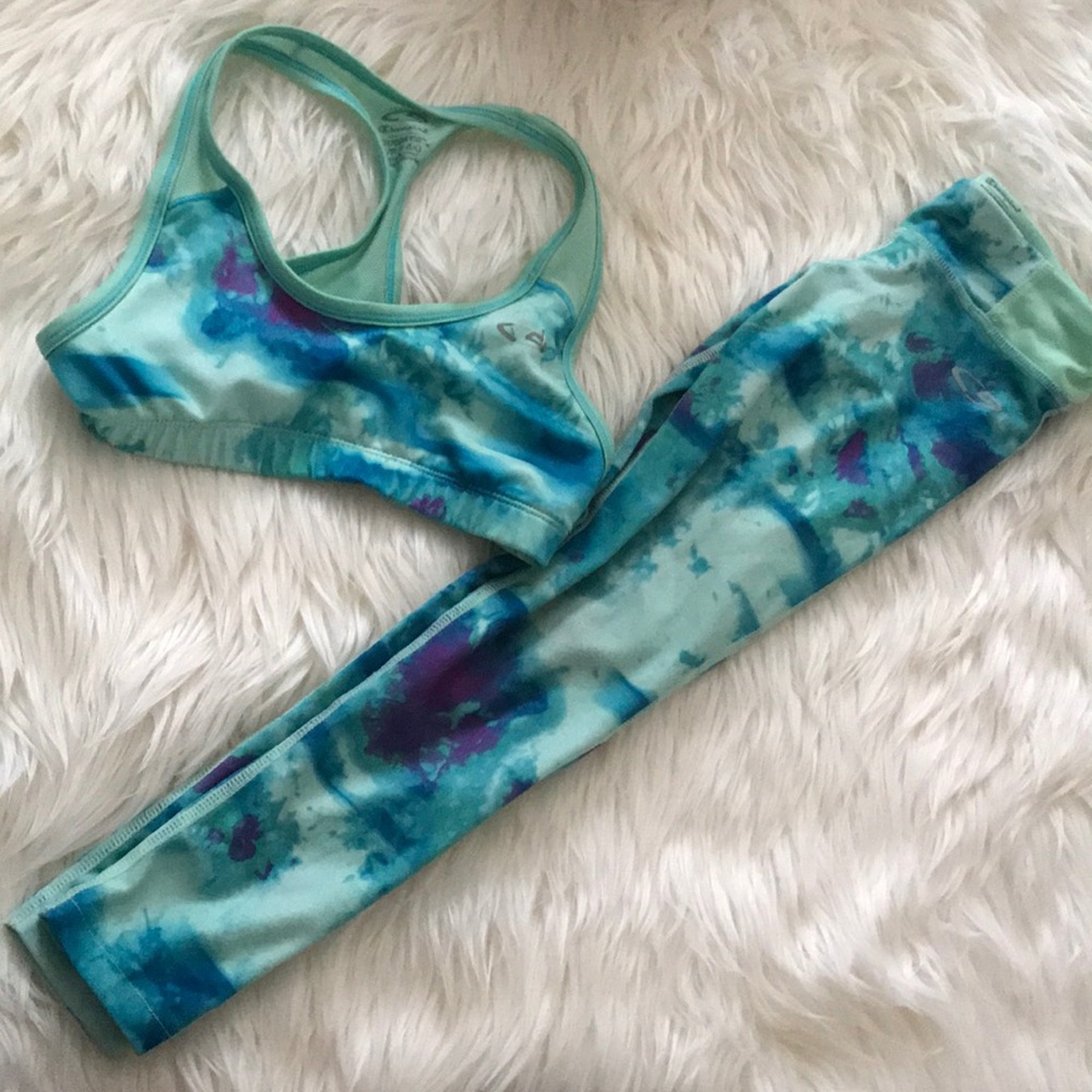 Sports bra and workout leggings girls size XS/S